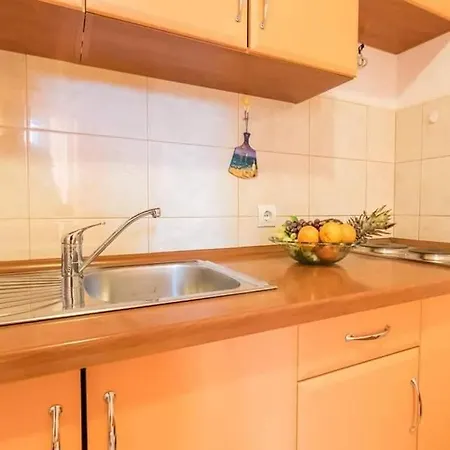 Neda Apartman * Makarska